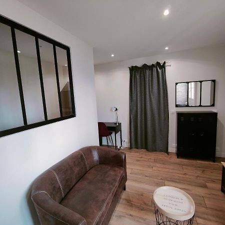 Appartement Business 拉加雷讷科隆布 外观 照片